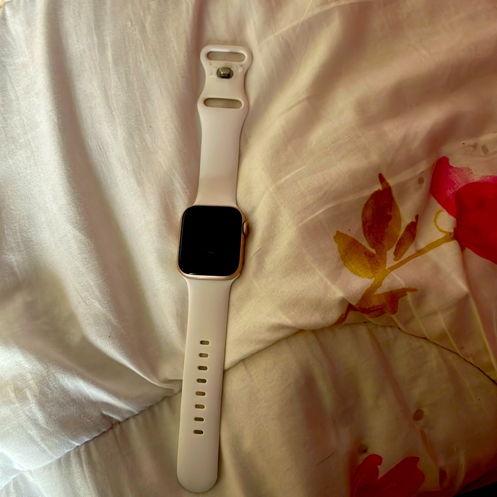 Apple watch Series 4, size 40mm